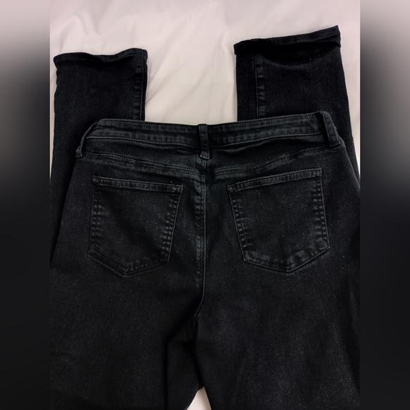 CHICOS So Slimming Girlfriend Straight Leg Designer Black Comfy Jeans (#1,405) - Picture 5 of 6